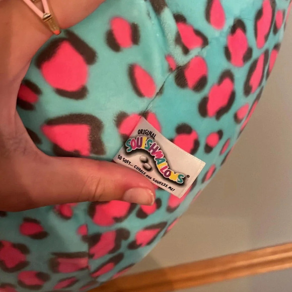 Squishmallows Chelsea the Cheetah 8" Stuffed Plush - Picture 4 of 4